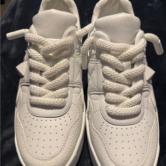 Valentino ONE STUD XL NAPPA LEATHER LOW-TOP SNEAKER - Picture 2 of 5